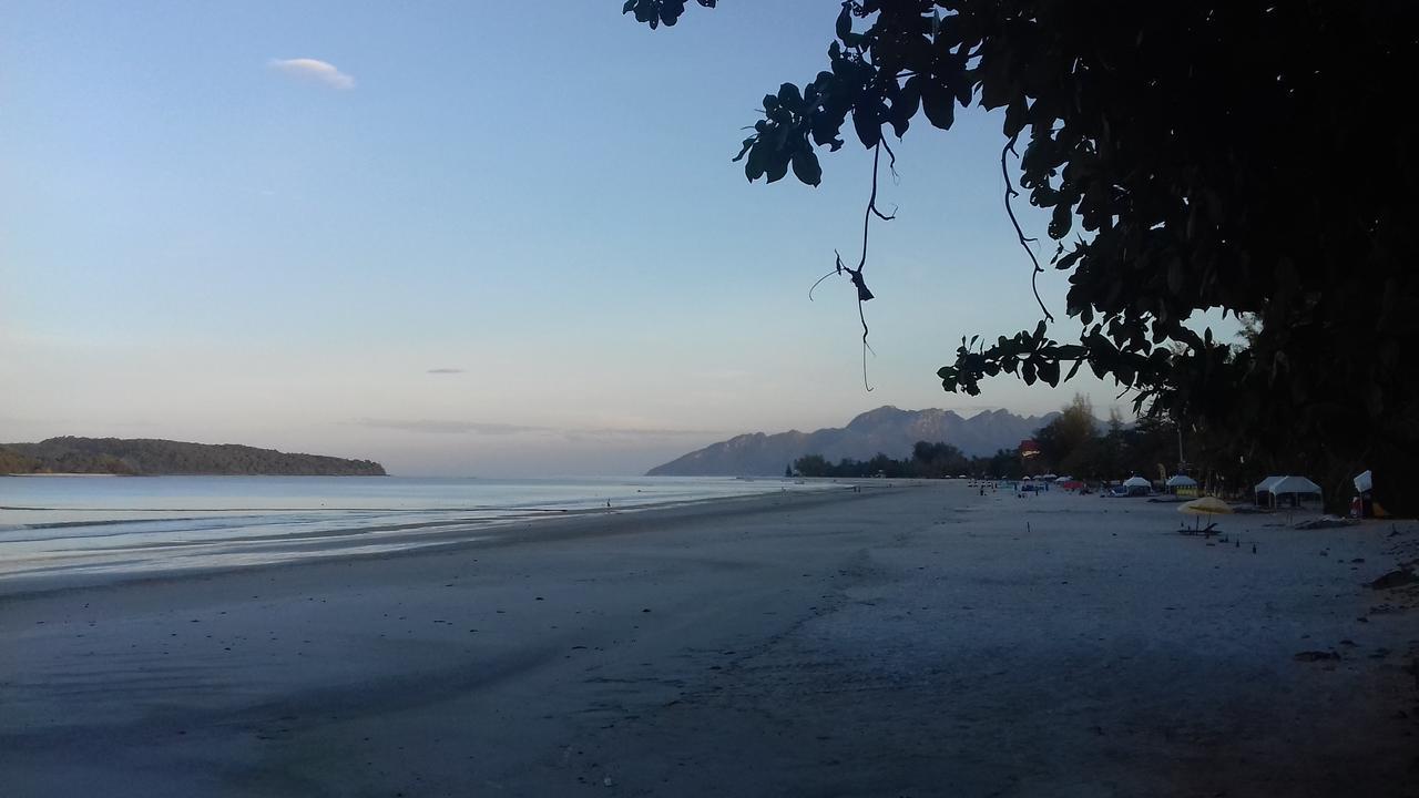 Mai Chenang Guesthouse Pantai Cenang  Eksteriør bilde